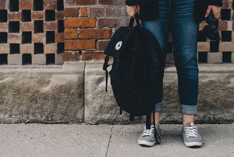 Carrying bags can hurt your spine